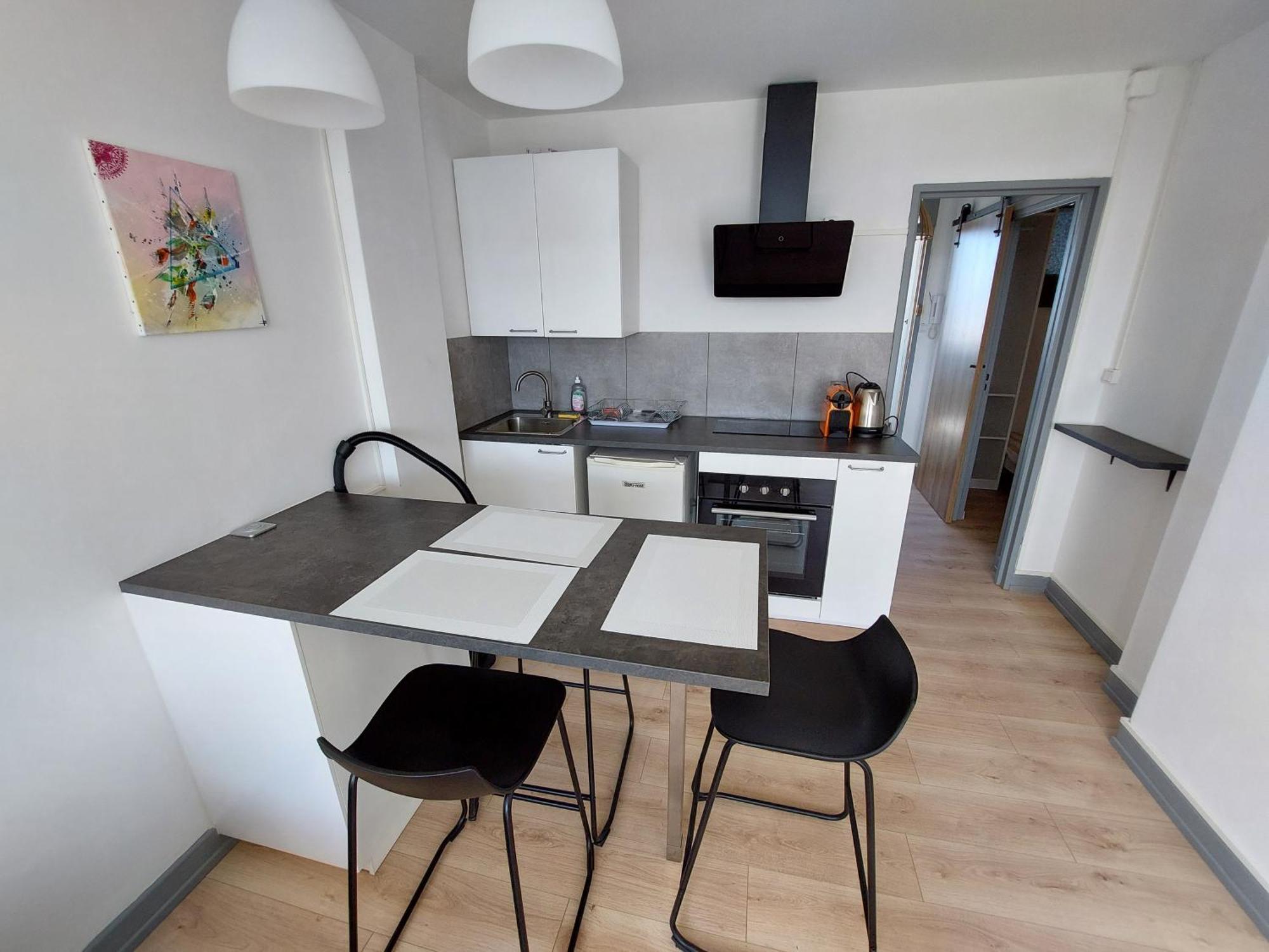 Ferienwohnung Le Voltaire - T2 Neuf Face Pyrenees Tarbes Exterior foto