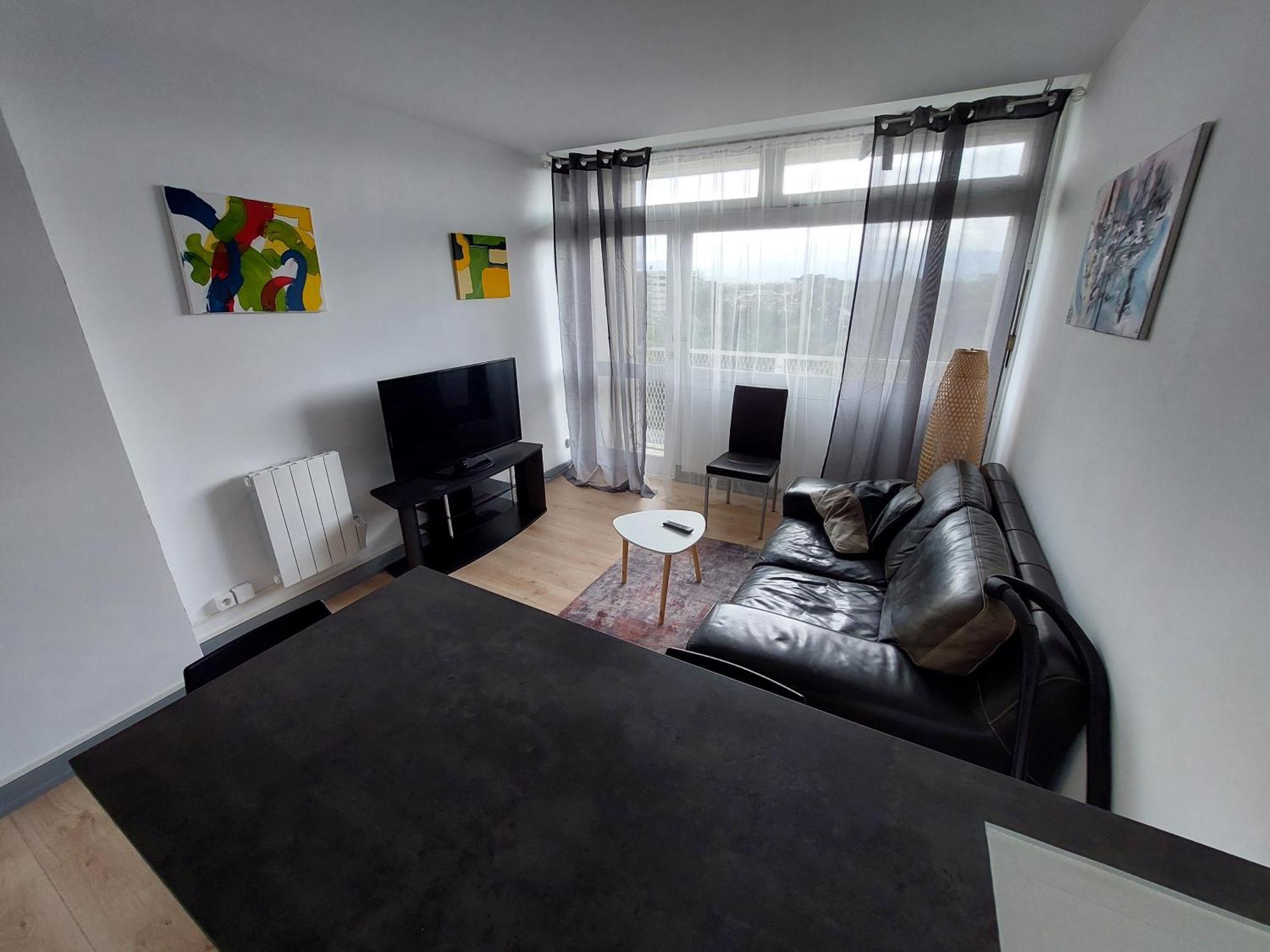 Ferienwohnung Le Voltaire - T2 Neuf Face Pyrenees Tarbes Exterior foto