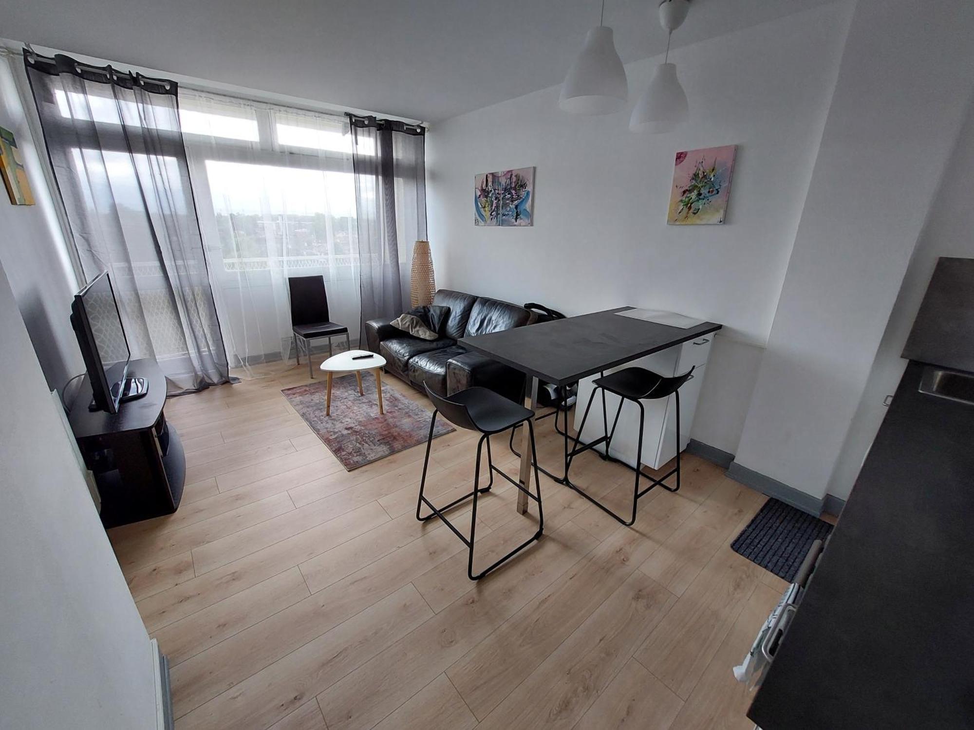 Ferienwohnung Le Voltaire - T2 Neuf Face Pyrenees Tarbes Exterior foto